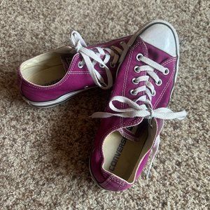Converse Chuck Taylors Low Tops - Purple/Magenta Size 8